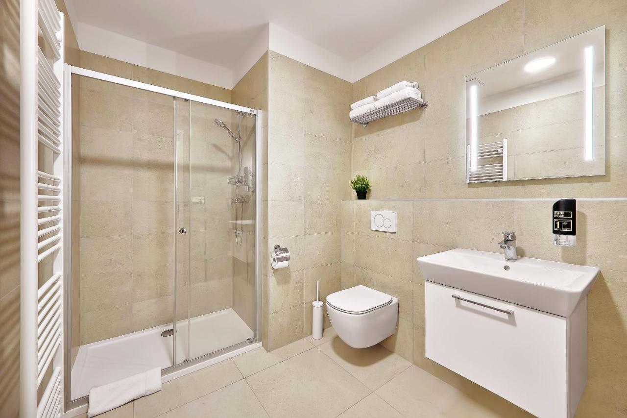 Downtown Suites Rubesova Prága Kültér fotó