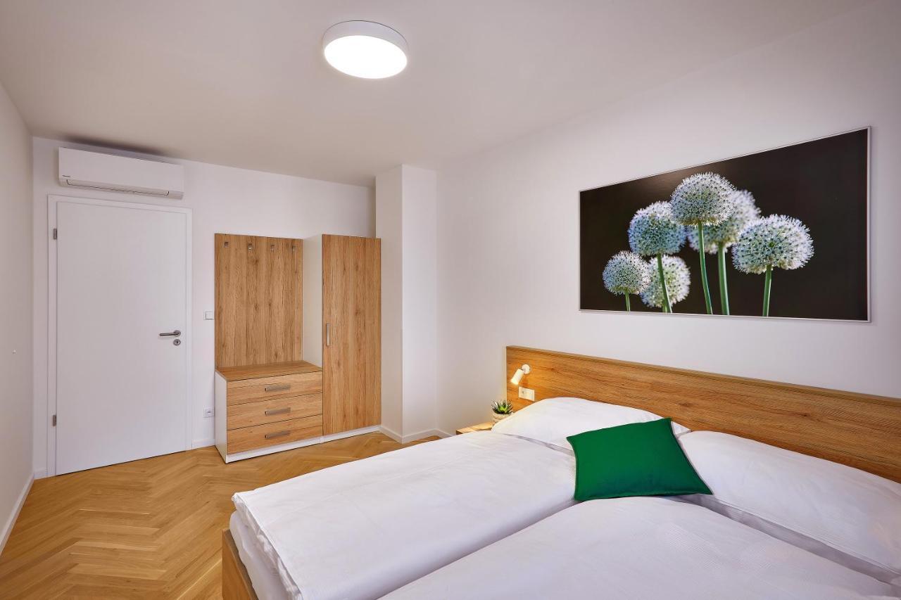 Downtown Suites Rubesova Prága Kültér fotó