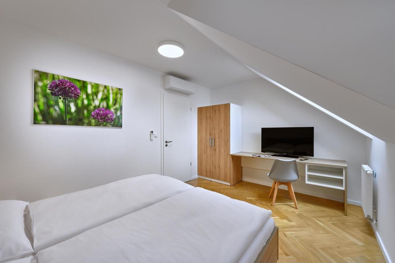 Downtown Suites Rubesova Prága Kültér fotó