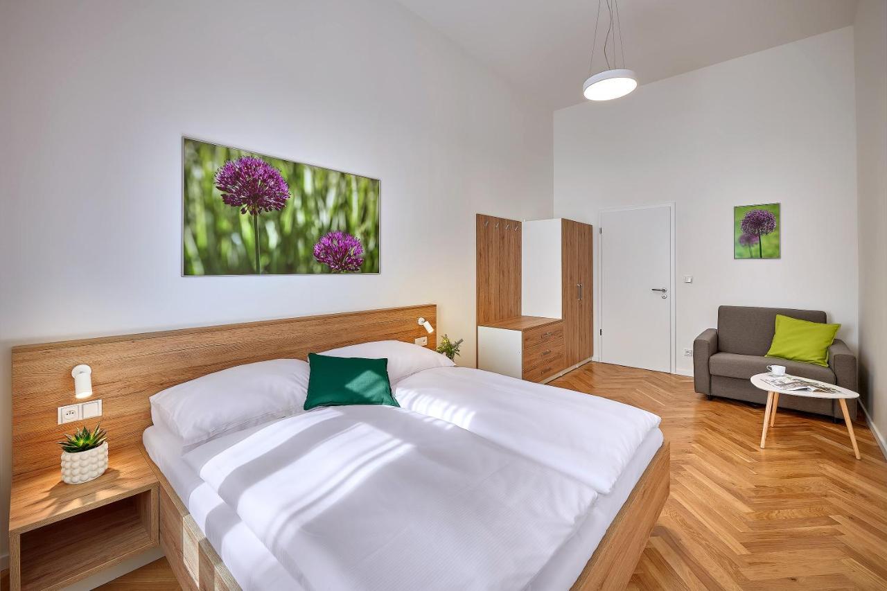 Downtown Suites Rubesova Prága Kültér fotó