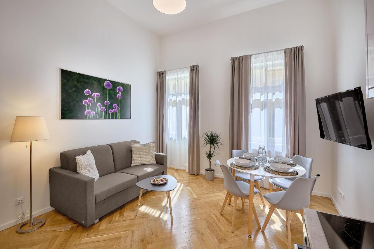 Downtown Suites Rubesova Prága Kültér fotó