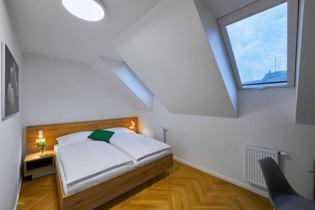 Downtown Suites Rubesova Prága Kültér fotó