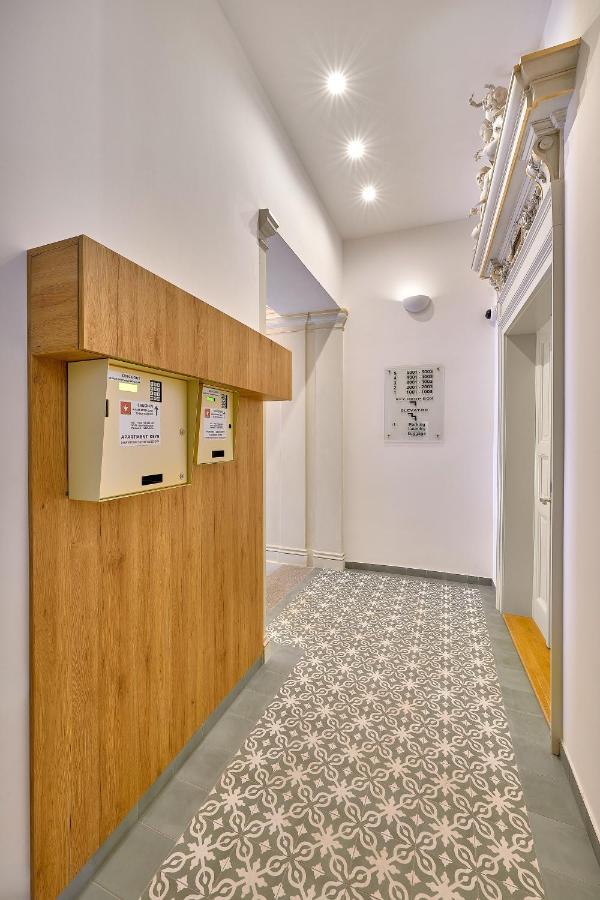 Downtown Suites Rubesova Prága Kültér fotó